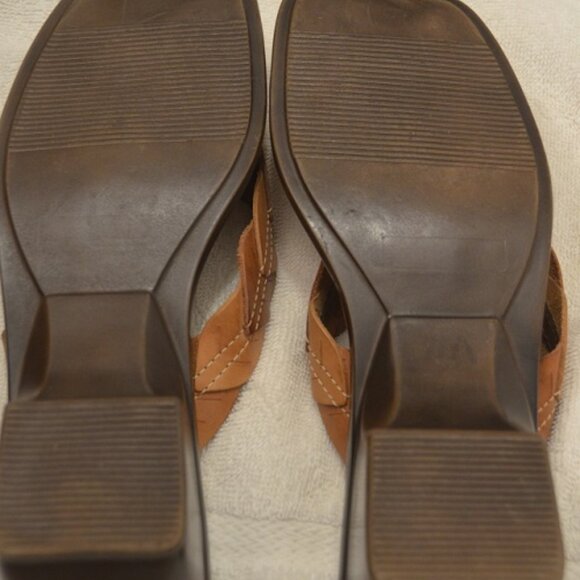 Denver Hayes  Leaf Design Open Toe Sandal - Picture 4 of 4